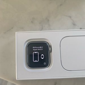 Silver Apple Watch SE 40mm